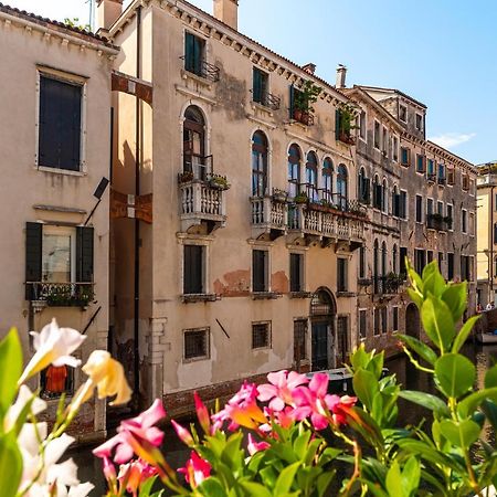 Ln Luxe Apartment Venice Canal View ภายนอก รูปภาพ